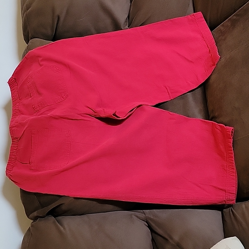 Red capris - Picture 2 of 4